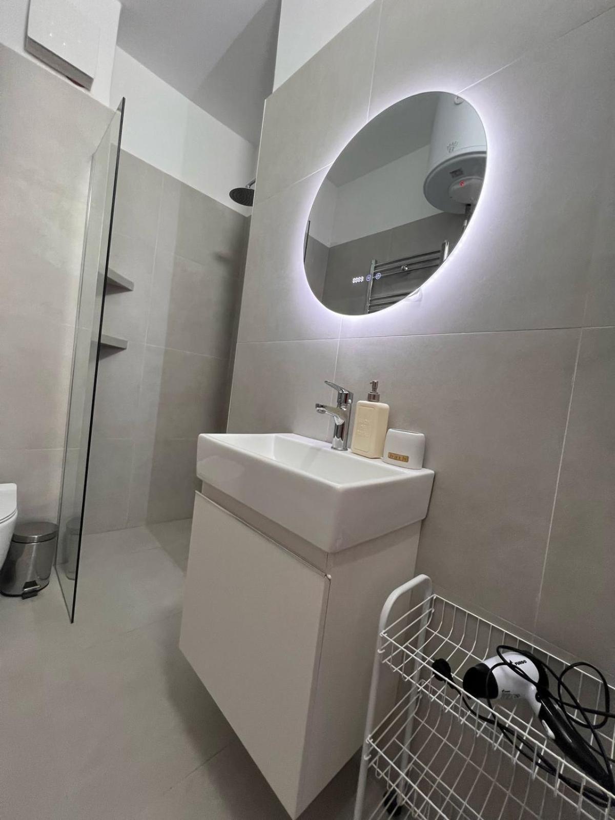 Appartamento Snajder Apartment, 50m Beach, 2 Bedrooms, 2 Bathrooms, 1living Room, Self Check-in Durrës